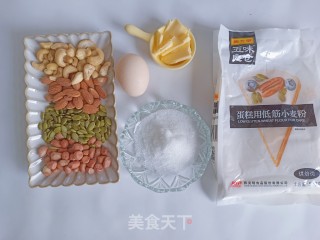 综开脆果坚饼的做法步调：1