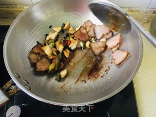 乌豆豉萝卜干炒腊肉的做法步调：8