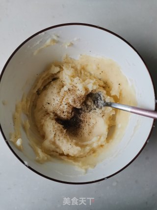 虾仁土豆泥塔的做法步调：3