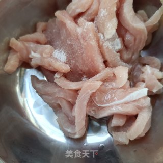 肉丝炒茼蒿杆的做法步调：4
