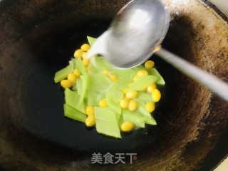 莴笋炒银杏果的做法步调：10