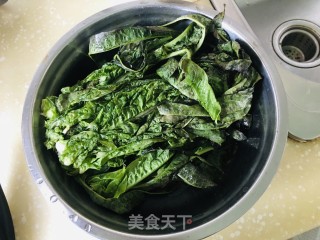 蒜蓉莴笋叶的做法步调：1