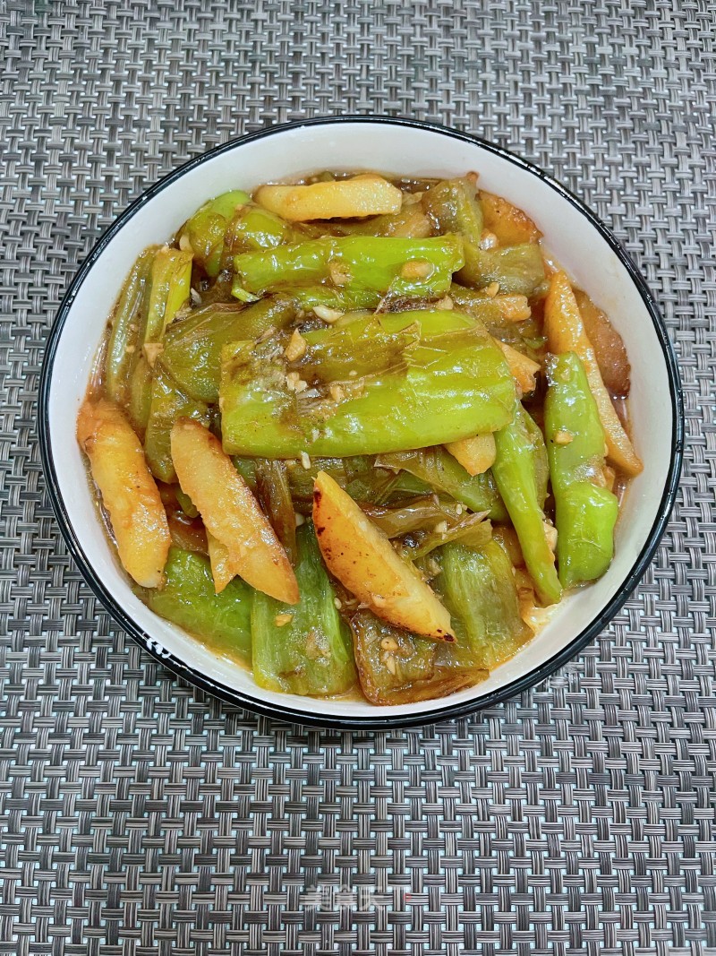 皋比青椒土豆的做法