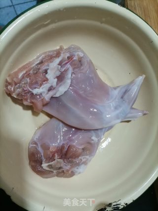 爆炒麻辣兔腿的做法步调：1