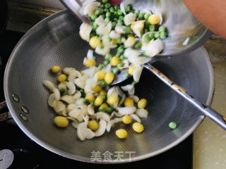 银杏百开炒青豆的做法步调：5