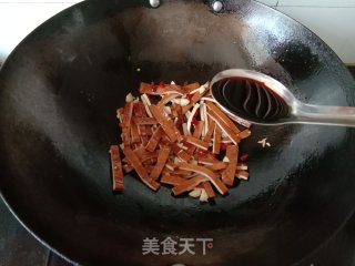 喷鼻菜炒喷鼻干的做法步调：4