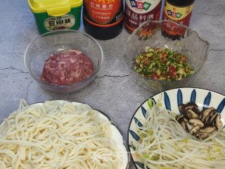 肉终酱拌里的做法步调：3