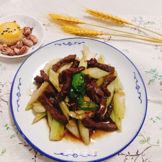 西芹炒牛肉的做法步调：11