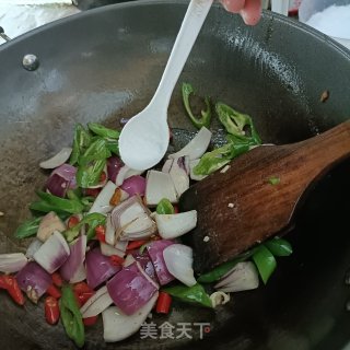 洋葱炒黄鳝的做法步调：9