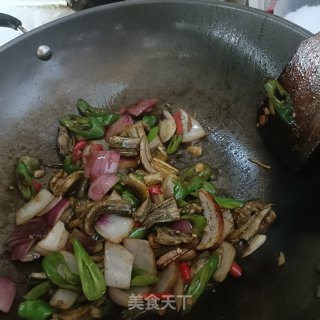 洋葱炒黄鳝的做法步调：12