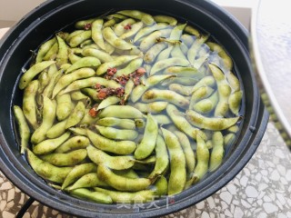 五喷鼻毛豆的做法步调：1