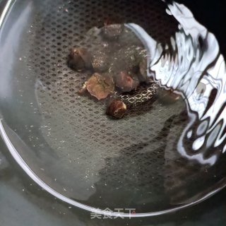 百开花银耳糖火的做法步调：4