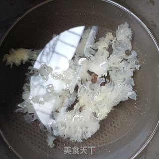 百开花银耳糖火的做法步调：6