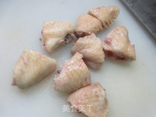 鸡翅中炒毛毛菜的做法步调：4