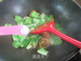鸡翅中炒毛毛菜的做法步调：10