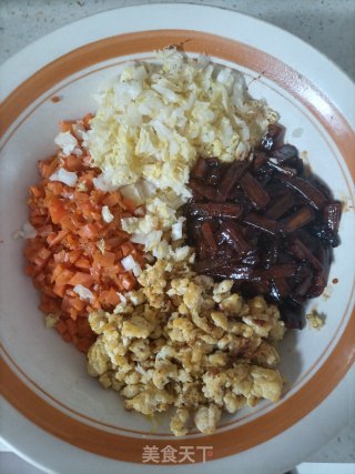 利剑菜素馅火饺的做法步调：4