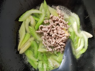 西芹炒肉丝的做法步调：5