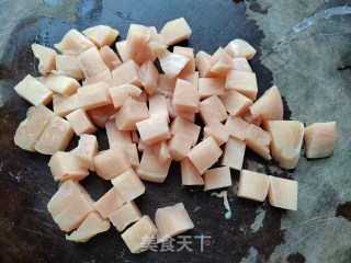 喷鼻煎土豆鸡胸肉的做法步调：1