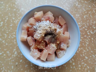 喷鼻煎土豆鸡胸肉的做法步调：2