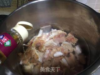 白烧鸡块炖土豆的做法步调：2