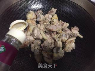 白烧鸡块炖土豆的做法步调：6