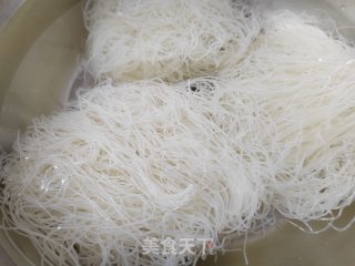 家常炒米粉的做法步调：1