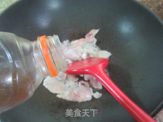 肉片菜梗炒陈素鸡的做法步调：4