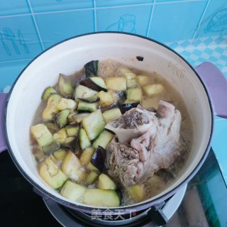 年夜骨头炖茄子的做法步调：12