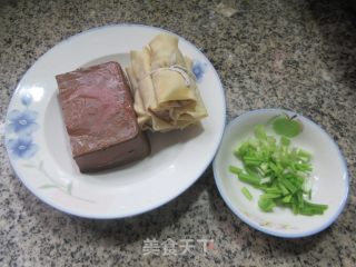 肉里结鸭血汤的做法步调：1