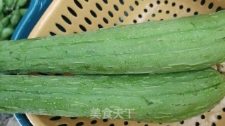丝瓜汤的做法步调：1