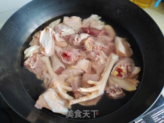 人参鹿茸炖鸡汤的做法步调：2