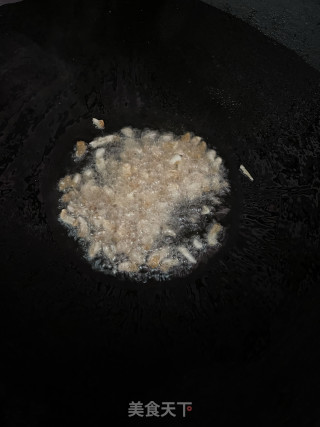 豆角炒水腿肠丁的做法步调：4