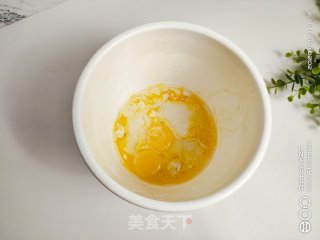 白龙果蛋糕卷的做法步调：1