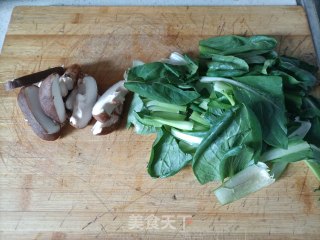喷鼻菇炒油菜的做法步调：2
