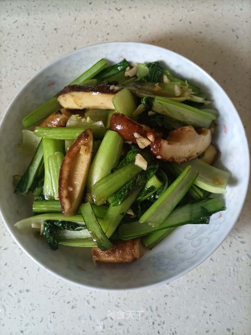 喷鼻菇炒油菜的做法