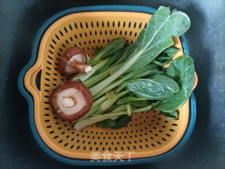 喷鼻菇炒油菜的做法步调：1