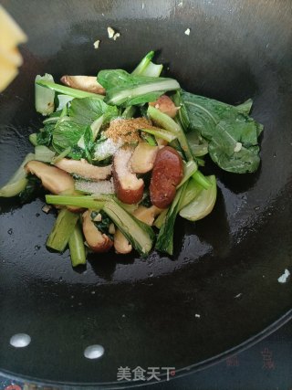 喷鼻菇炒油菜的做法步调：8