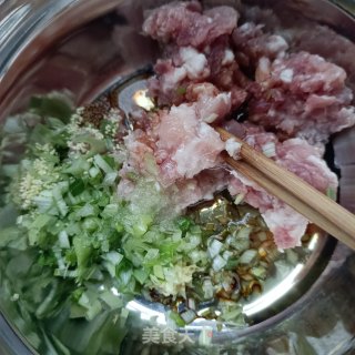 金针菇肉馄饨的做法步调：3