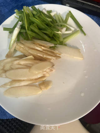 子姜葱段豆腐的做法步调：1