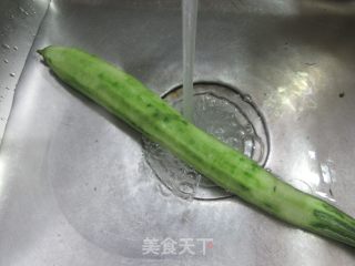 鞭笋炒棱角丝瓜的做法步调：4