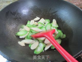鞭笋炒棱角丝瓜的做法步伐
：10