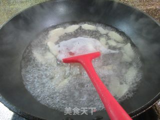 鞭笋炒棱角丝瓜的做法步调：6
