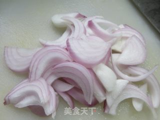 洋葱炒牛心菜的做法步调：4
