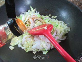 洋葱炒牛心菜的做法步调：8