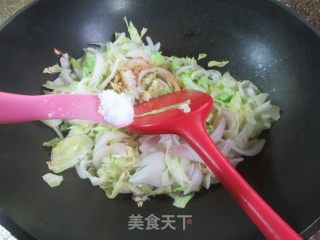洋葱炒牛心菜的做法步调：9