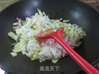 洋葱炒牛心菜的做法步调：7