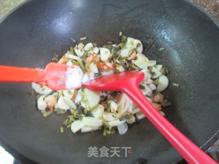 咸菜圆蛤炒茭利剑的做法步调：9