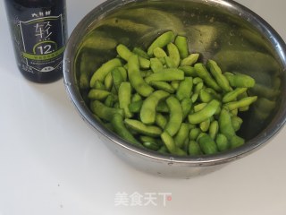 五喷鼻毛豆的做法步调：2