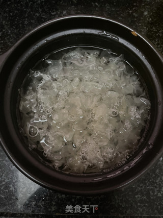 牛奶银耳羹的做法步调：4