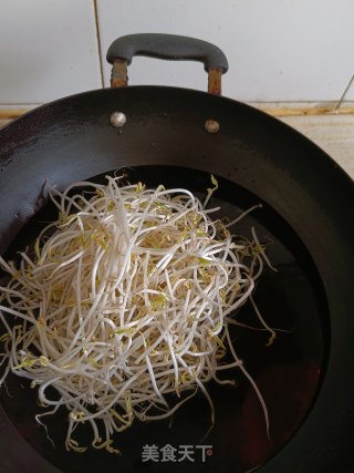 青椒绿芽菜的做法步调：2